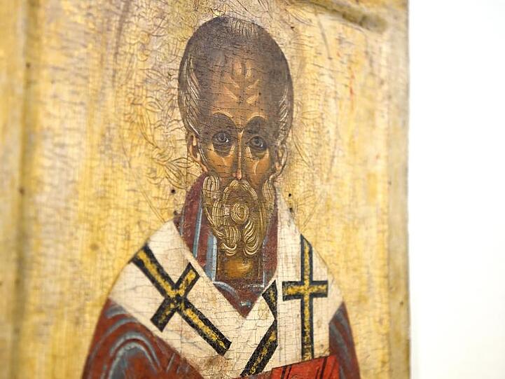 Die Ikone mit dem heiligen Nikolaus aus Russland (um 1500).