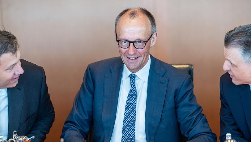 Bundeskanzler Friedrich Merz (CDU) und sein Kabinett haben im ersten Jahr einige Gesetze auf den Weg gebracht. (Archivfoto)