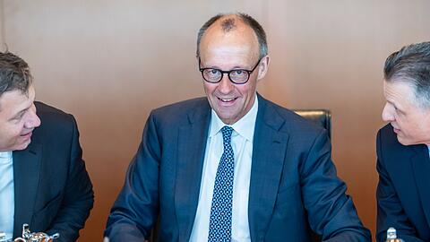 Bundeskanzler Friedrich Merz (CDU) und sein Kabinett haben im ersten Jahr einige Gesetze auf den Weg gebracht. (Archivfoto)