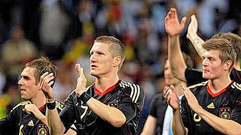 Drei Nationalspieler, drei Bayern-Spieler &ndash; und das sollen sie, wenn es nach den Fans geht, wohl auch bleiben (von links): Philipp Lahm, Bastian Schweinsteiger und Toni Kroos.