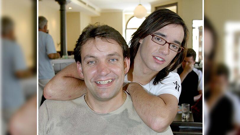 Ein Bild aus glücklichen Tagen: Daniel Küblböck mit seinem Vater Günther im August 2003. (Archivbild)