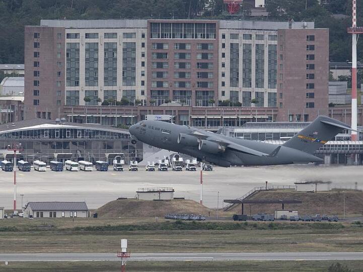 Trump plant fast 10.000 US-Soldaten aus Deutschland abzuziehen.