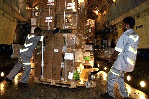 UN-Hilfsgüter werden verladen