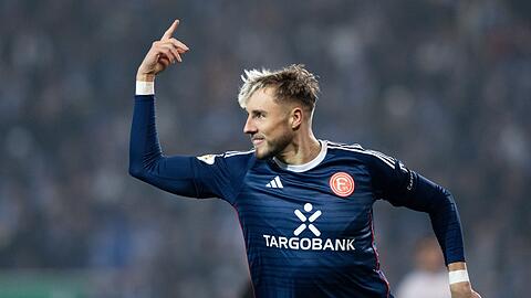 Wurde für Fortuna Düsseldorf zum Matchwinner: Jona Niemiec.