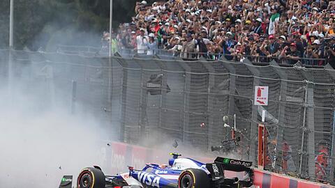 Mit seinem Crash sorgt Yuki Tsunoda direkt nach dem Start für eine Safety-Car-Phase.