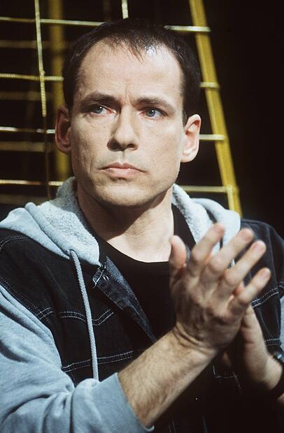 Rosa von Praunheim bei seinem Skandal-Auftritt in der RTL-Sendung "Der hei&szlig;e Stuhl" 1991.