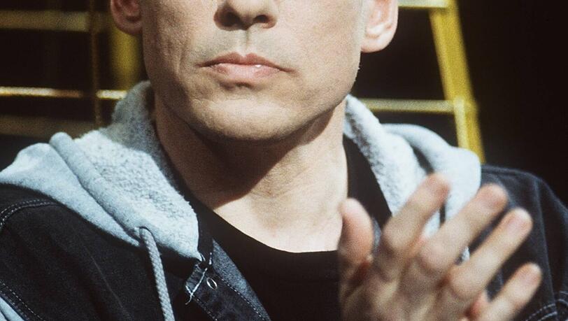 Rosa von Praunheim bei seinem Skandal-Auftritt in der RTL-Sendung "Der hei&szlig;e Stuhl" 1991.