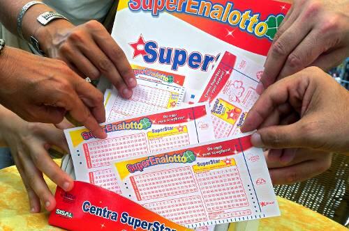 Alle wollen gewinnen: 136 Millionen Euro sind im Jackpot