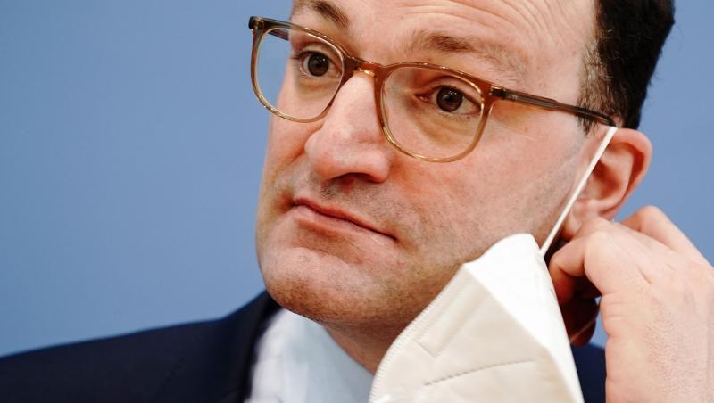 Bundesgesundheitsminister Spahn: "In einem ersten Schritt kann die Maskenpflicht draußen grundsätzlich entfallen".