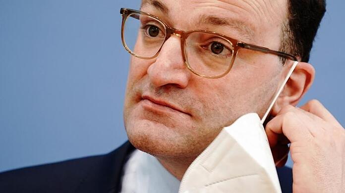Bundesgesundheitsminister Spahn: "In einem ersten Schritt kann die Maskenpflicht draußen grundsätzlich entfallen".
