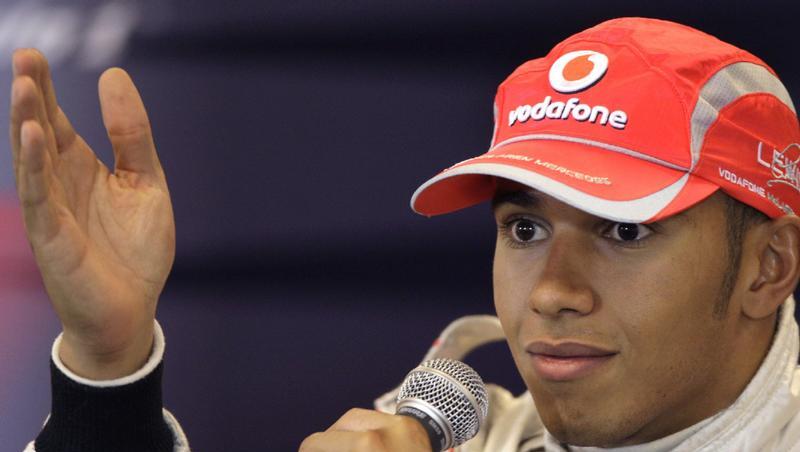 Lewis Hamilton bei einer Pressekonferenz in Spa. Lewis Hamilton bei einer Pressekonferenz in Spa.