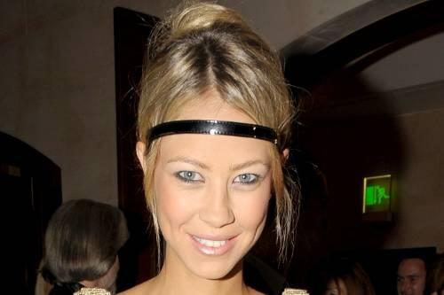 VIP, VIP, hurra! Sandy Meyer-Wölden hat den Promi-Trend erkannt und trägt ein Bändchen.