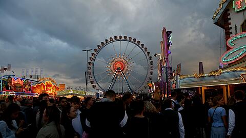 Das wechselhafte Wetter der vergangenen Tage überschattet die Wiesn nicht. (Archivbild)