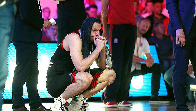 Dusko Savanovic nach dem verlorenen Finalspiel gegen Bamberg Dusko Savanovic nach dem verlorenen Finalspiel gegen Bamberg