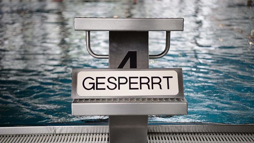 Jedes zweite Schwimmbad in Bayern ist sanierungsbedürftig - doch die Fördermittel sind bereits so gut wie aufgebraucht. (Symbolbild)