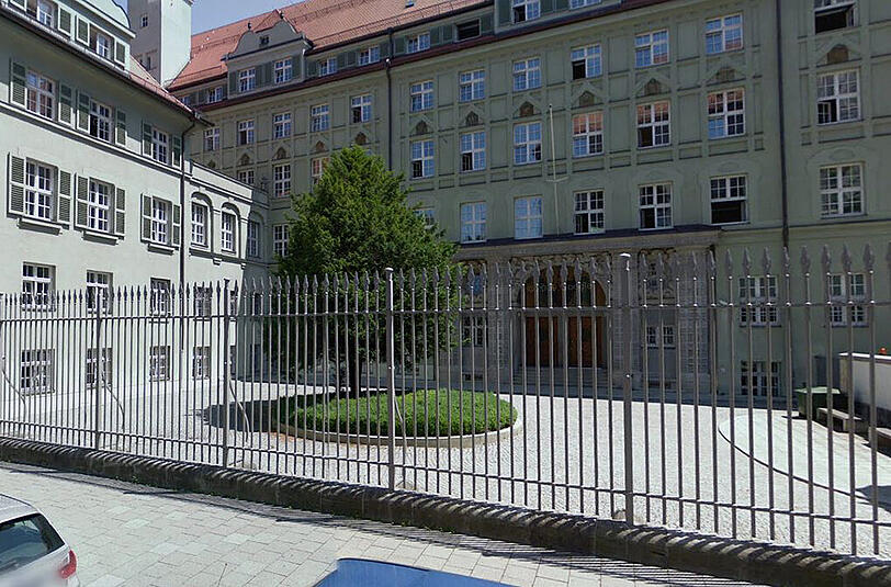 Hierhin hatte sich der Dieb verirrt: Das Münchner Polizeipräsidium in der Ettstraße.