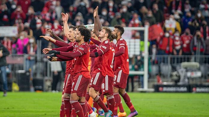 So jubelt der Tabellenführer: Der FC Bayern geht mit einem 4:0 gegen Union in die Länderspielpause.