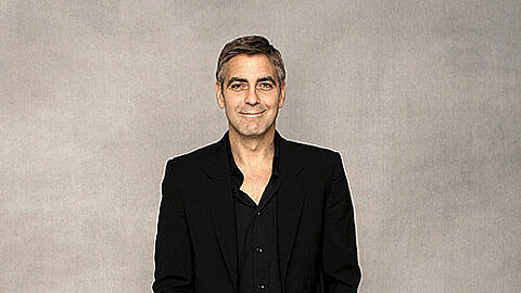 So ein Mann, so ein Mann...: Bei Schauspieler George Clooney sieht die Damenwelt nicht rot, sondern rosa.