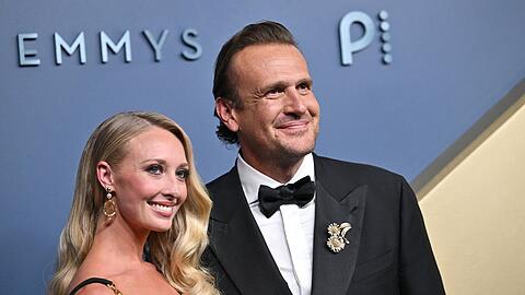 Jason Segel und Kayla Radomski haben sich 2025 verlobt.