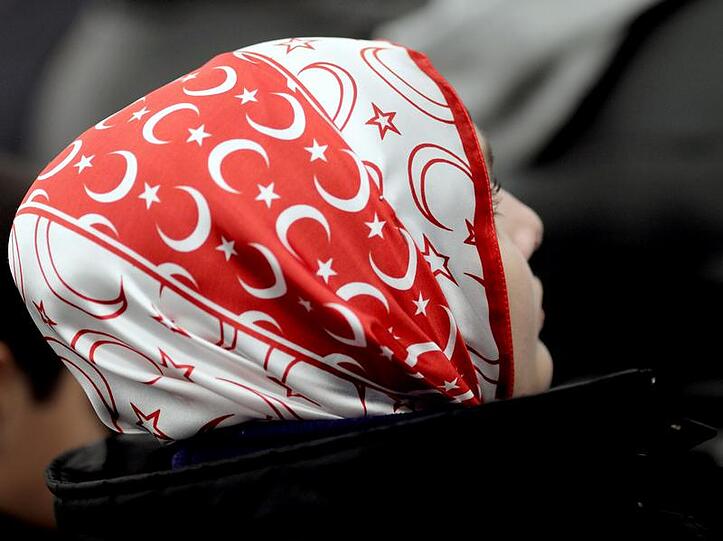 Nach Willen von SPD und Grüne soll der Islam als Religionsgemeinschaft anerkannt und somit den christlichen Kirchen rechtlich gleichgestellt werden.