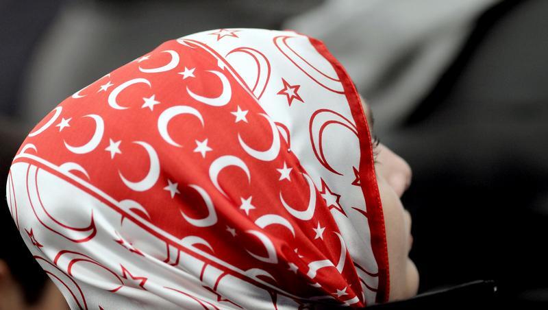 Nach Willen von SPD und Grüne soll der Islam als Religionsgemeinschaft anerkannt und somit den christlichen Kirchen rechtlich gleichgestellt werden. Nach Willen von SPD und Grüne soll der Islam als Religionsgemeinschaft anerkannt und somit den christlichen Kirchen rechtlich gleichgestellt werden.