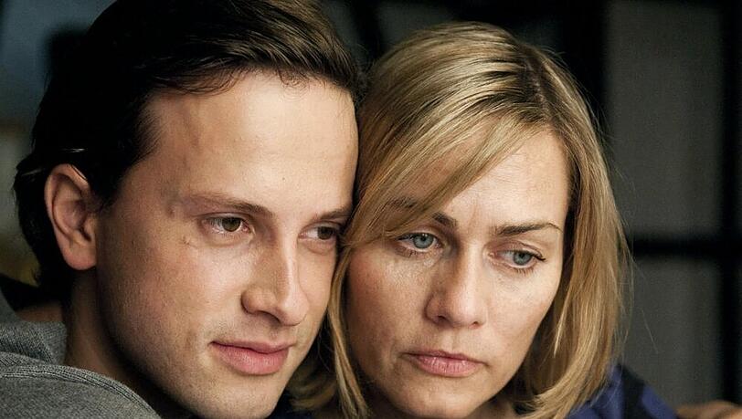 Eva (Gesine Cukrowski) und Hendrik (Franz Dinda) haben sich gefunden Eva (Gesine Cukrowski) und Hendrik (Franz Dinda) haben sich gefunden
