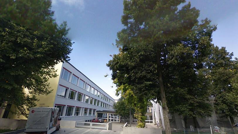 Renovierungsbedürftig aus Sicht der Kommunalpolitiker: das Asam-Gymnasium. Renovierungsbedürftig aus Sicht der Kommunalpolitiker: das Asam-Gymnasium.