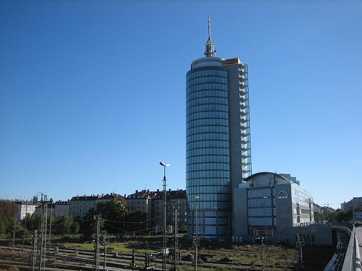 115 Meter hoch - wenn man die Antenne dazuzählt: Der "Central Tower" an der Donnersbergerbrücke.