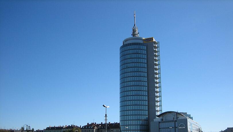 115 Meter hoch - wenn man die Antenne dazuzählt: Der "Central Tower" an der Donnersbergerbrücke. 115 Meter hoch - wenn man die Antenne dazuzählt: Der "Central Tower" an der Donnersbergerbrücke.