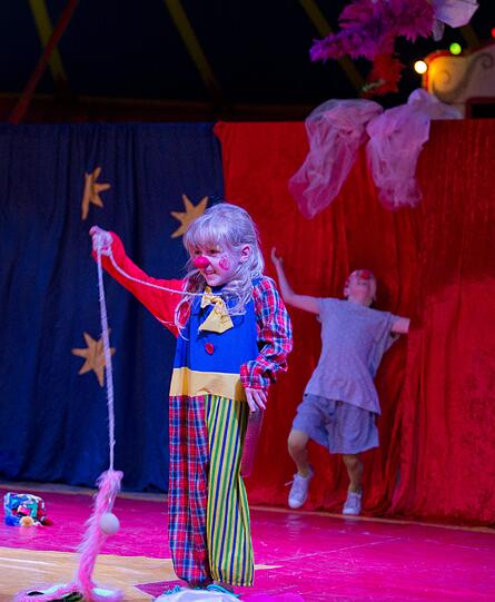 Im Ferienprogramm "Zirkus Simsala" haben die Kinder Erstaunliches gelernt. Das zeigen sie bei einer Gala am Samstag.