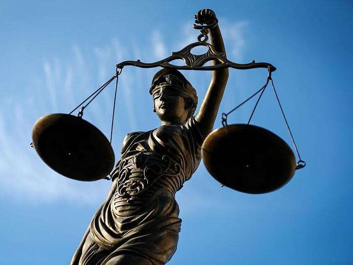Eine Statue der Justitia. Foto: David-Wolfgang Ebener/dpa/Archivbild