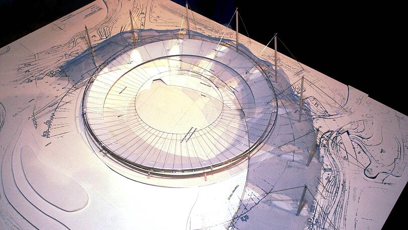 Als der Umbau des Olympiastadion in ein reines Fußballstadion in Erwägung gezogen wurde, gab es auch Pläne, das Stadion vollständig zu überdachen. Als der Umbau des Olympiastadion in ein reines Fußballstadion in Erwägung gezogen wurde, gab es auch Pläne, das Stadion vollständig zu überdachen.