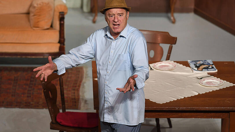 Als "Hausmeister Krause" sorgt Tom Gerhardt seit den 90ern f&uuml;r Lacher. In der AZ schl&auml;gt der Schauspieler jetzt ernste T&ouml;ne an.