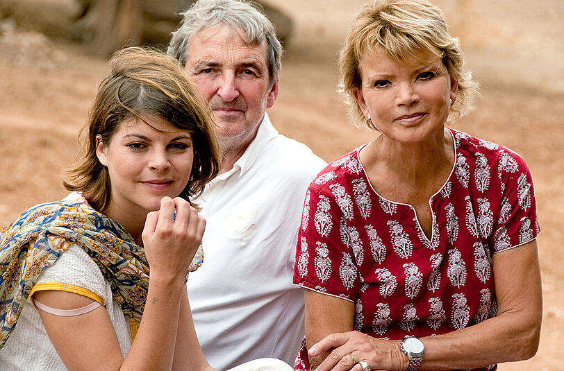 Uschi Glas bewundert das soziale Engagement ihrer Tochter: Hier besucht sie mit ihrem Mann Dieter Hermann Julia in einem Camp in Indien 2011.