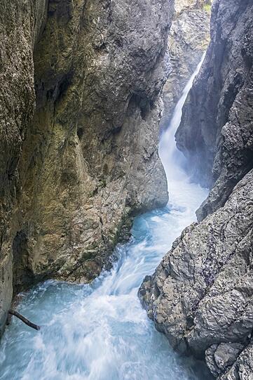 Die Leutascher Ache fließt zum Teil auch durch Tirol.