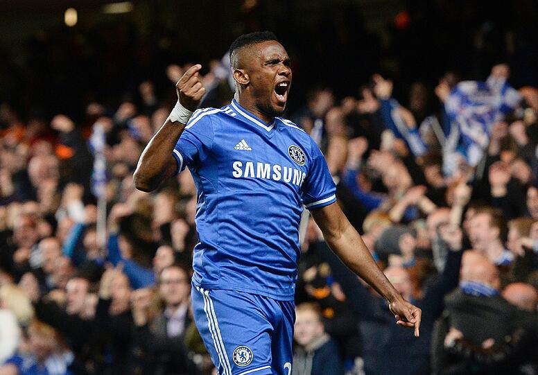 Die Engländer verpassten dem FC Bayern 2012 die schmerzlichste Niederlage in der Vereinsgeschichte. Ausgerechnet im Finale Dahoam gewann Chelsea das Champions-League-Finale gegen die Bayern - damals noch ohne den Nationalspieler André Schürle. Von der Niederlage hat man sich in München längst erholt. In einem möglichen Viertelfinal gegen Chelsea wäre der FC Bayern auf jeden Fall der Favorit.