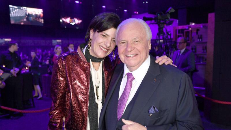 Der Starkoch Eckart Witzigmann und seine Lebensgefährtin Nicola Schnelldorfer. Foto: Felix Hörhager/Archiv Der Starkoch Eckart Witzigmann und seine Lebensgefährtin Nicola Schnelldorfer. Foto: Felix Hörhager/Archiv