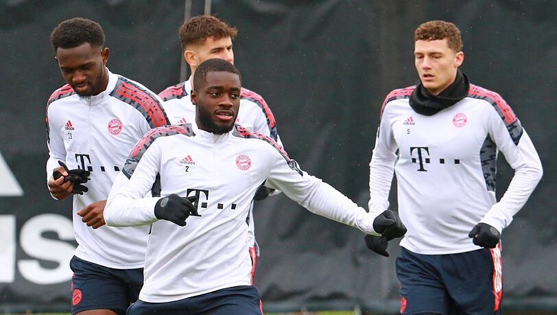 Ein Trio mit ungewisser Zukunft beim FC Bayern: Tanguy Nianzou, Dayot Upamecano und Benjamin Pavard (von links). (Archivbild) Ein Trio mit ungewisser Zukunft beim FC Bayern: Tanguy Nianzou, Dayot Upamecano und Benjamin Pavard (von links). (Archivbild)