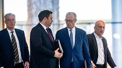 Kanzler und Vizekanzler an einer Seite.