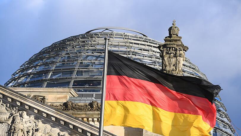 Kaum vorstellbare Summen: Im Bundestag geht es um dreistellige Milliardenbeträge für Verteidigung, Infrastruktur, Klimaschutz. (Achivfoto) Kaum vorstellbare Summen: Im Bundestag geht es um dreistellige Milliardenbeträge für Verteidigung, Infrastruktur, Klimaschutz. (Achivfoto)