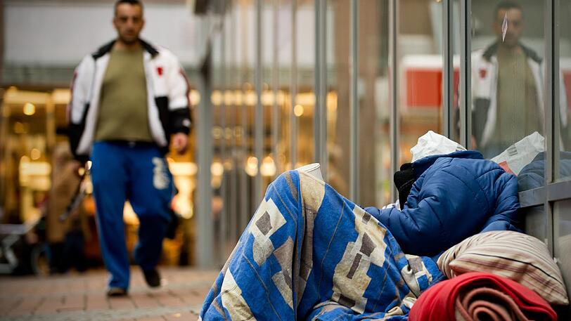 Wenn es draußen kalt ist, kann es für Obdachlose schnell gefährlich werden. Die Stadt bietet deshalb in den Wintermomnaten eine Unterkunft an.