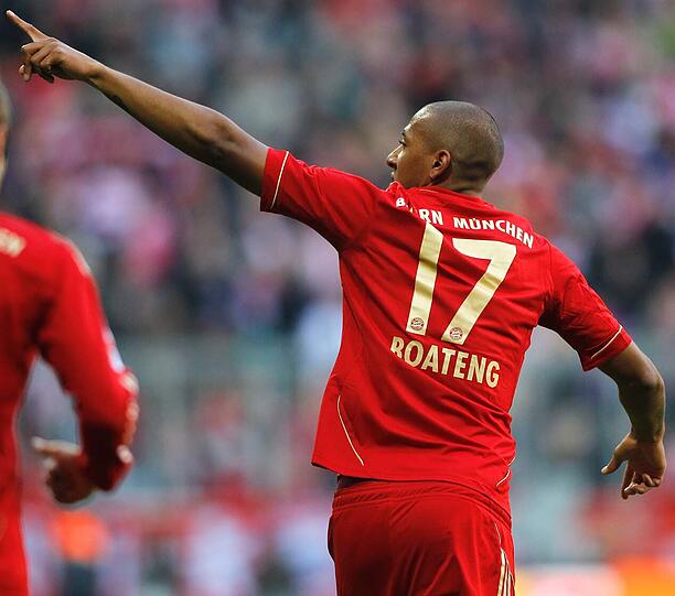 JEROME BOATENG: Der Fels. Stark bei Kopfballduellen, wehrhaft, standhaft. Konzentriert, immer auf der Höhe - beim 0:2 überrumpelt, stand blöd. Note 2