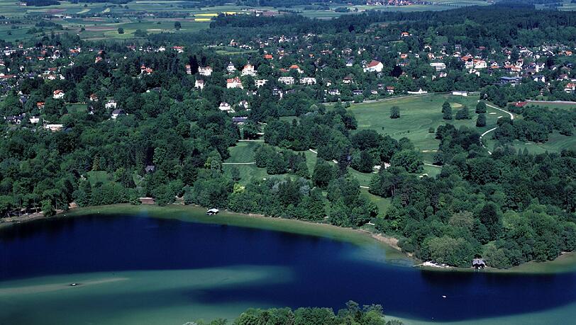 Die Roseninsel im Starnberger See aus der Vogelperspektive Die Roseninsel im Starnberger See aus der Vogelperspektive
