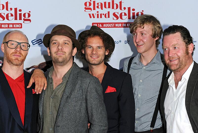Stars und Strenchen bei der Premiere des neuen Films mit Hannelore Elsner und Christian Ulmen "WER`S GLAUBT WIRD SELIG" im Mathäser Kino in München - hier sehen Sie die Bilder.