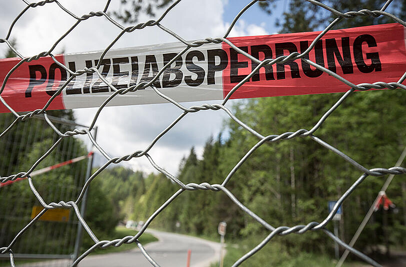 Der Zaun markiert die Grenze zwischen Sicherheitszone und "Außenwelt".
