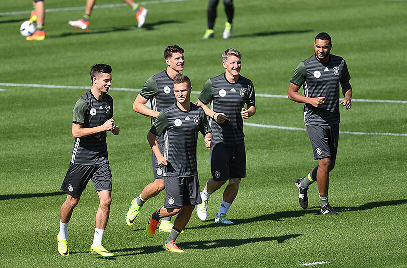 Das Training hat sich ausgezahlt: Kimmich und Gomez dürfen gegen Nordirland von Beginn an spielen.