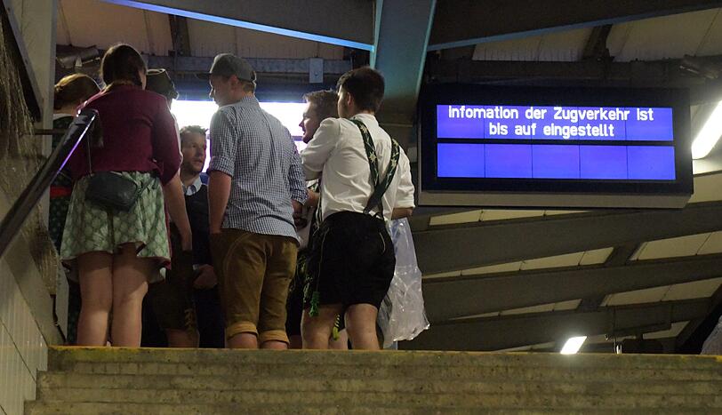 Schwere Unwetter sorgten in ganz Bayern für Chaos und Verwüstung. Die Bilder.