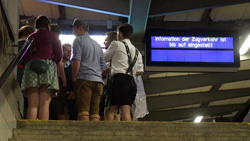 Schwere Unwetter sorgten in ganz Bayern für Chaos und Verwüstung. Die Bilder. Schwere Unwetter sorgten in ganz Bayern für Chaos und Verwüstung. Die Bilder.