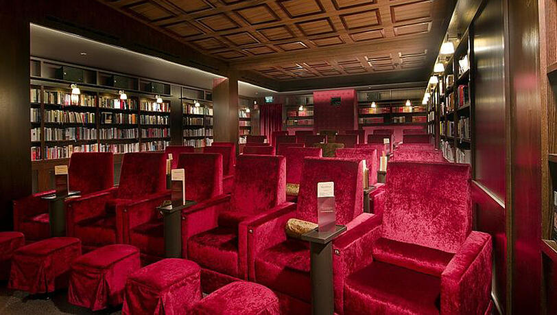 In Köln ist Kino in der Bibliothek. In Köln ist Kino in der Bibliothek.