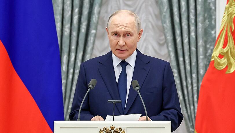 Alle Parteien im künftigen Parlament unterstützen Putins Kriegskurs. Alle Parteien im künftigen Parlament unterstützen Putins Kriegskurs.